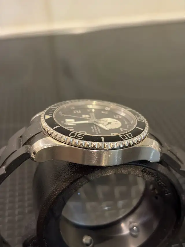 Victorinox Swiss Army Maverick GS Dual Time Men's Watch in Jewellery & Watches in City of Montréal - Image 5