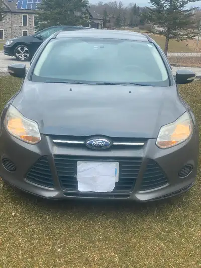 2014 Ford Focus AUTO / LOADED / LOW KMS !!!! /CAR FAX CLEAN