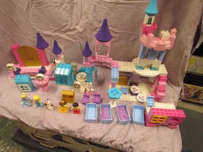 Lego Duplo sets. Large collection of Disney Frozen princess Duplo Lego. Can be built into a rather l...