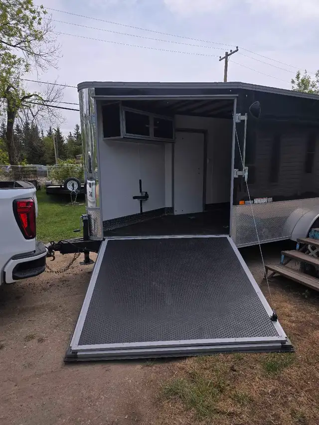 2022 cargo trailer like new , 20 ft build by united trailers in Cargo & Utility Trailers in Meadow Lake - Image 5