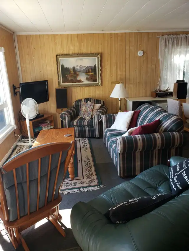 Private Beachfront Cottage for Rent on a Quiet Lake in Ontario in Canada - Image 9