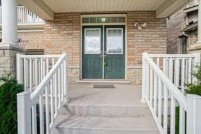 Spacious Master Bedroom for Rent in 4-Bedroom Home