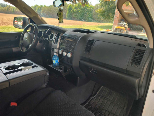 2010 tundra in Cars & Trucks in London - Image 3