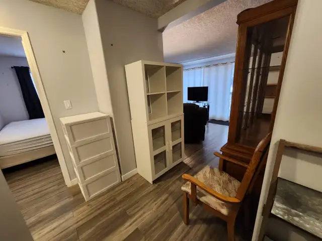 Apartment full of furniture-SOLD!62863277400577122