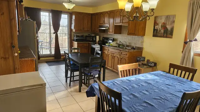 TRÈS TRÈS GRAND 6 1/2 à louer à Vimont Laval