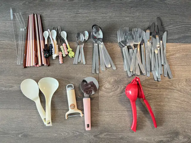 Large Set of Bowls, Chopsticks, Forks & Cutlery in Kitchen & Dining Wares in City of Toronto - Image 3