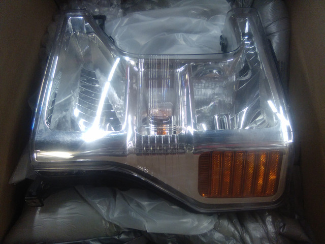 FO2502405C * 2019 - 2022 Ford Super Duty Driver Headlight in Auto Body Parts in Sault Ste. Marie