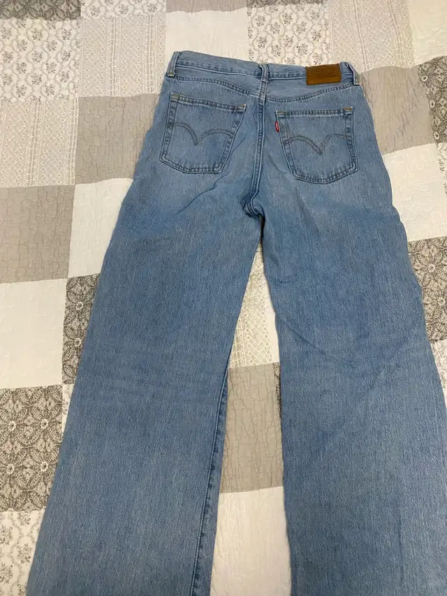 Levi’s Highrise jeans in Women's - Bottoms in City of Toronto - Image 3