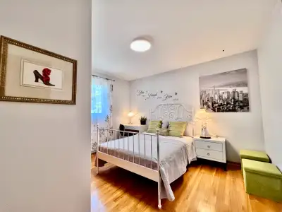 great neighborhood, 2nd floor furnished Room