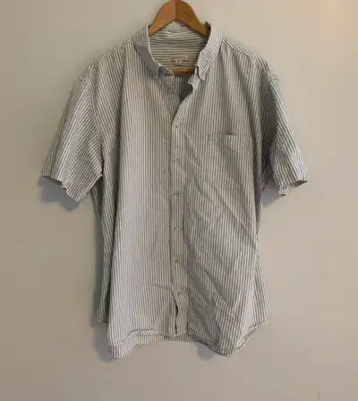 Short sleeve button up