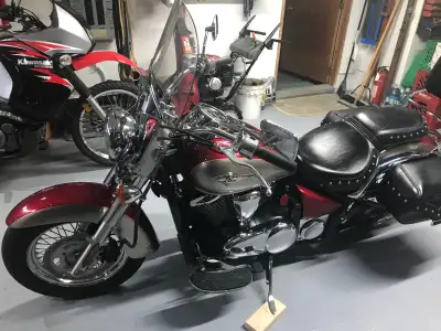 Vulcan 900 Classic, in good condition, just serviced including the valves, works as should, has back...