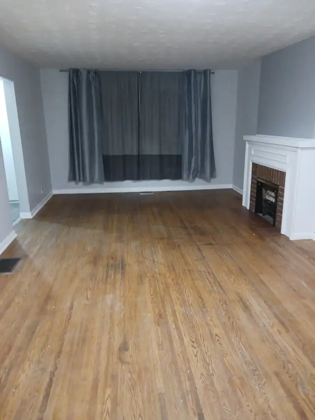 418 Rubidge St, Peterborough (Ground Floor) 2 BRMS in Long Term Rentals in Peterborough - Image 3