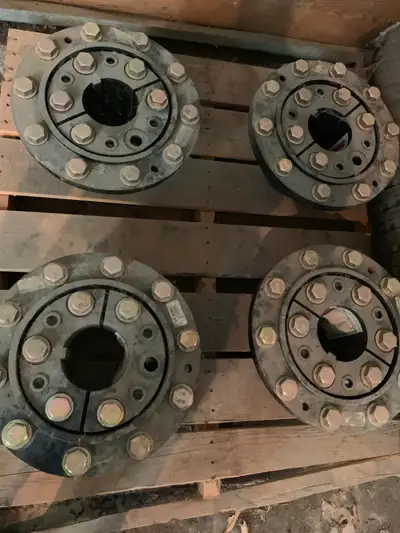 New 1000E 10bolt dual hubs for sale. Never installed, 4.5"/115mm asking $500each call or text 204 Ei...