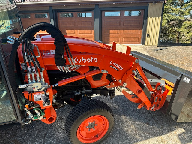 LOADED -  2021 KUBOTA LX3310HSTCC Tractor With Cab / AC / Heat in Other in Woodstock - Image 4
