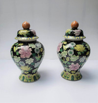 PAIR OF ANTIQUE CHINESE PORCELAIN FAMILLE NOIRE COVERED JARS