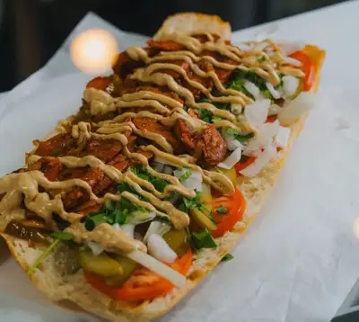 ⸻ 招聘兼职三明治制作员 / 收银员 Substreet Subs & Dogs – 列治文山 (央街) 工作简单，时间稳定。 要求： • 无需经验（提供培训） • 居住在列治文山或附近 • 必须能用...