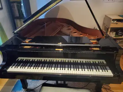 Piano à queue Yamaha C3, View more
