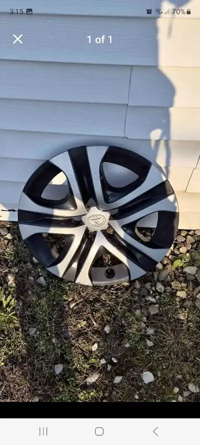 Hubcap for Toyota rav4, one only. $35