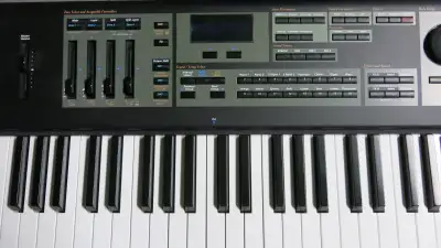 Kurzweil PC2X 88-Key Performance Controller Synth w/Orch. ROM, View more