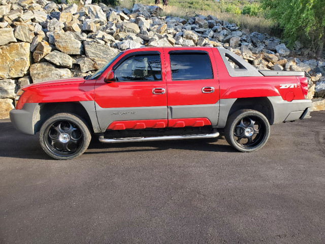 2002 CHEVY AVALANCHE 1500 Z71 4X4 ORIGINAL OWNER in Classic Cars in Kelowna