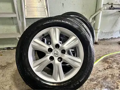 Les Mags fit sur tout les Toyota Camry de 1997-2005 et 1997-2005 Lexus es 300 et es 330 Mon cell: 51...