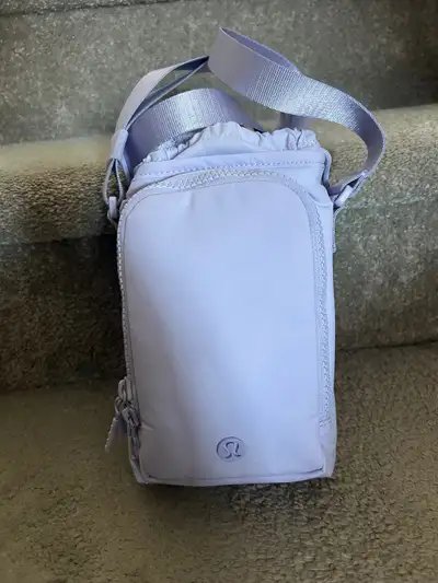 Lululemon water bottle crossbody with front pocket 2L, View more
