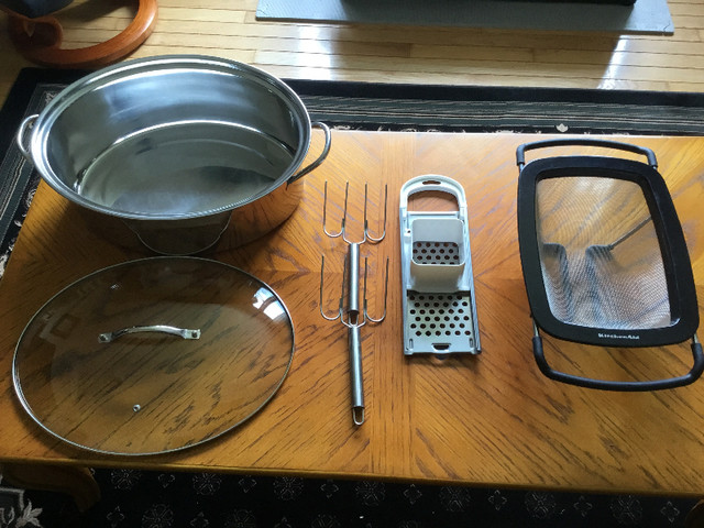 S St. Oval Roasting Pan; Kitchen Aid Strainer; Spaetzle Maker in Kitchen & Dining Wares in Annapolis Valley