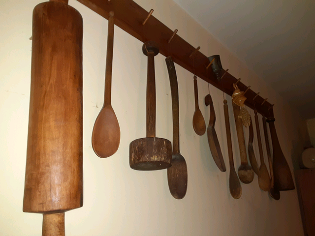 Antique kitchen utensils "calling all chefs" in Kitchen & Dining Wares in Mississauga / Peel Region - Image 3