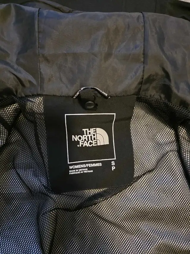 The North Face Women Thermoball (S) in Women's - Tops & Outerwear in City of Toronto - Image 7