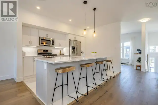 IMMEDIATE - Short Stay - 1Bed + 1Bath + Dining/Living + Parking63436971665793122
