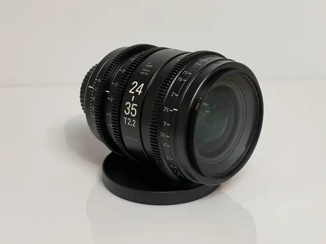 Sigma 24-35mm T2.2 Cine FF Zoom EF mount W Sigma MC 11 Adapt63771549195137120