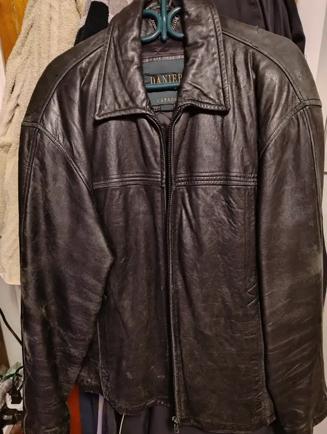 Danier Genuine Leather Jacket in Men's in Oshawa / Durham Region - Image 2