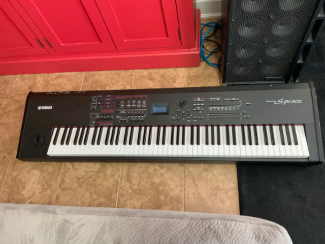 Yamaha piano/synthesizer  S90xs in Pianos & Keyboards in City of Toronto