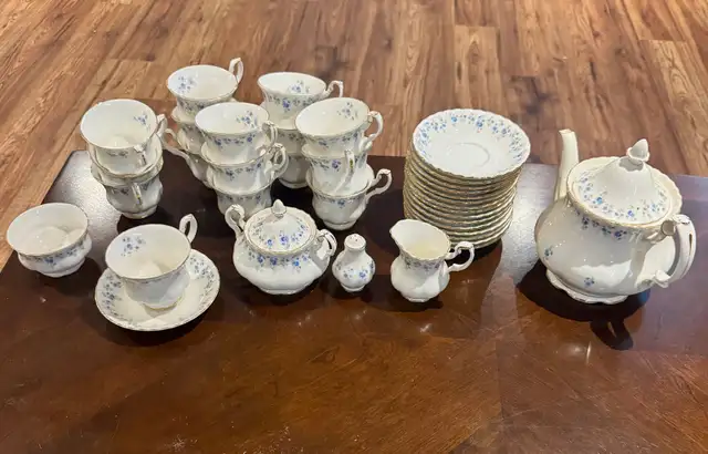 80+pc Royal Albert Bone China Collection (16pc Settings)572869598827008001