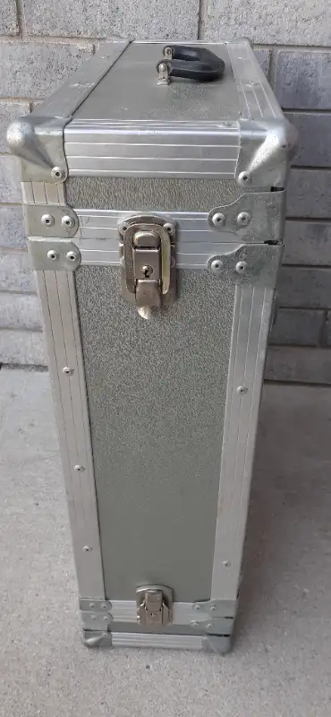 Suitcase-style professional portable roadcase, View more