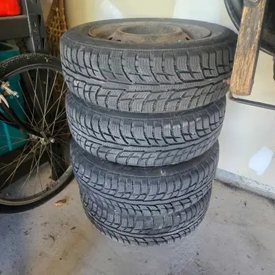 On rims balanced fit toyota yaris 1200km - Used 1 season