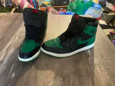 The Size 10 Jordan 1 Retro OG High Pine Green 2.0 is a stylish and classic sneaker from the Air Jord...