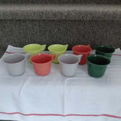 Ensemble de 8 tasses vintage en mélamine, View more
