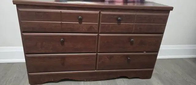 Vanity/dresser with drawers in Dressers & Wardrobes in Oakville / Halton Region - Image 3