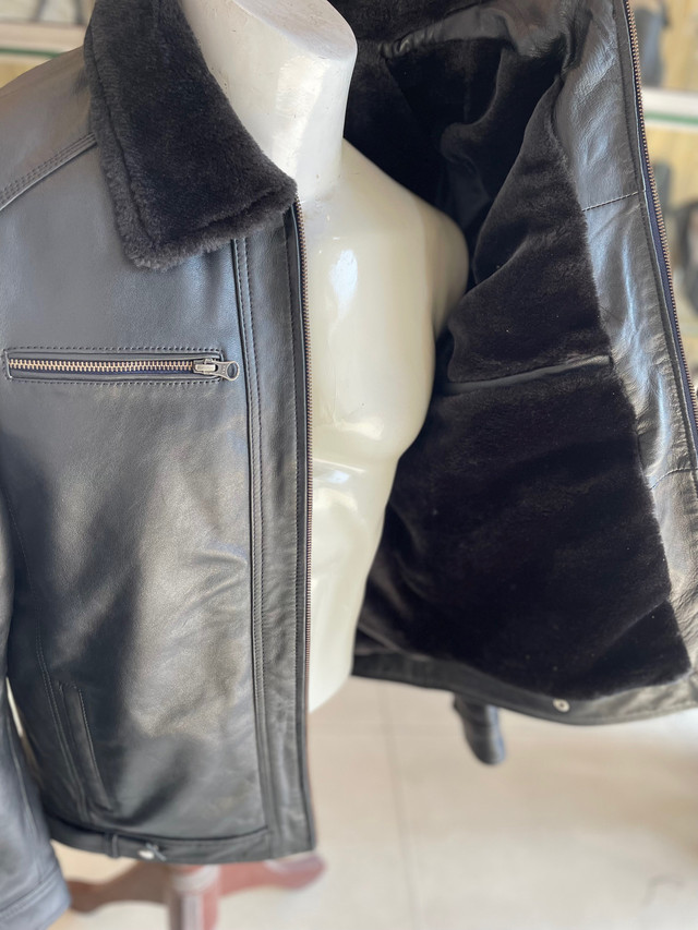 SCOVILLE’s Men’s leather jacket with fur  in Men's in Hamilton - Image 3