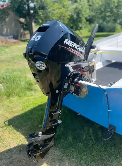Moteur Mercury 20 HP - Neuf EFI - Démereur Electric 4 Stroke Utiliser 4 hrs Battery - Deep Cycle 202...