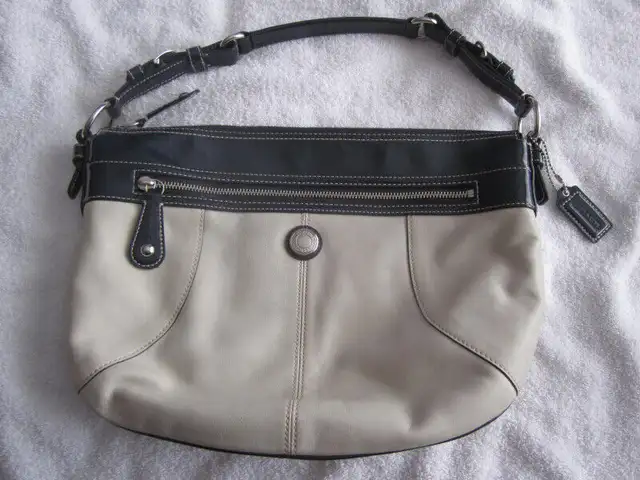 COACH Sacs à main Authentique in Women's - Bags & Wallets in City of Montréal - Image 5