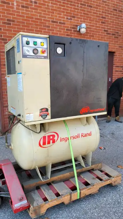 Ingersoll Rand 5hp 600v Rotary screw air compressor on a 60 gallon tank Works perfect