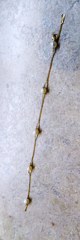 14K GOLD BRACELET floating pearl Bridesmaid DAINTY demure STATIO in Jewellery & Watches in Brantford