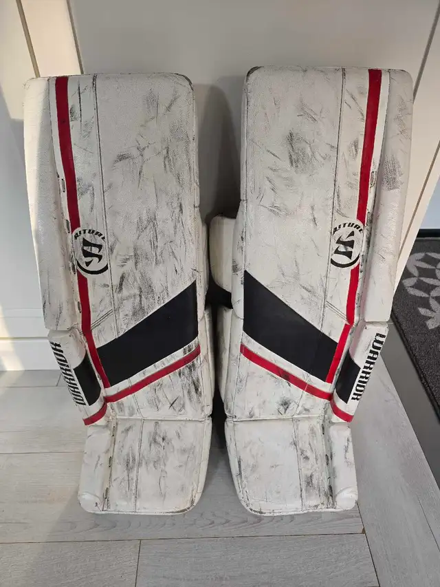 Hockey Warrior G5 Goalie pads 28+1. in Hockey in Oshawa / Durham Region - Image 2