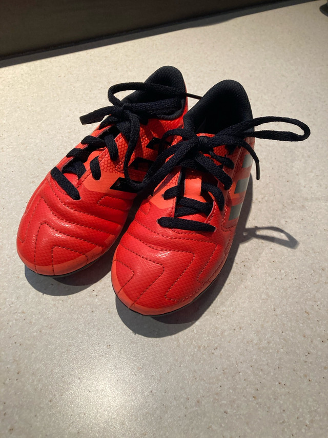 Souliers soccer shoes grandeur 12 addidas dans Enfants et jeunesse  à Laval/Rive Nord - Image 2