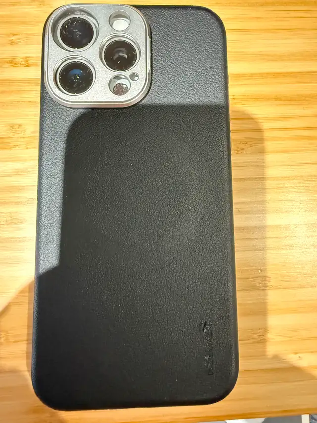 Gently Used iPhone 15 Pro Max with Accessories. SAVE money! in Cell Phones in City of Toronto - Image 6