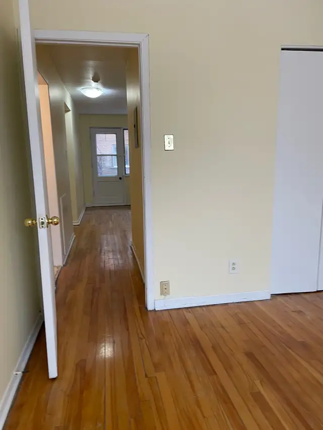 2 1/2 February: heat, hot water, walk to MUHC Metro Vendome