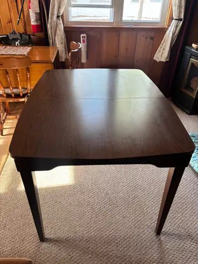 Kitchen table, downsizing so no space for it $100 obo