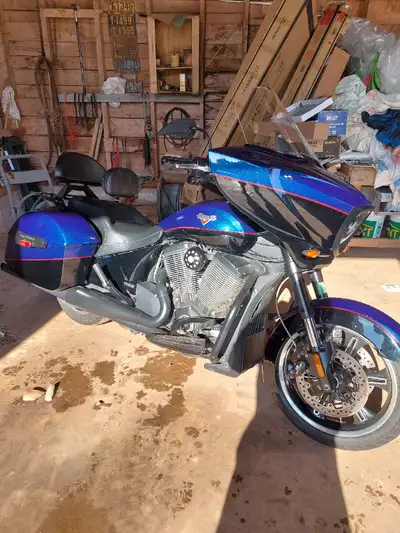 Victory motorcycle, excellent condition, works great, comfortable cruiser, driver and passenger back...